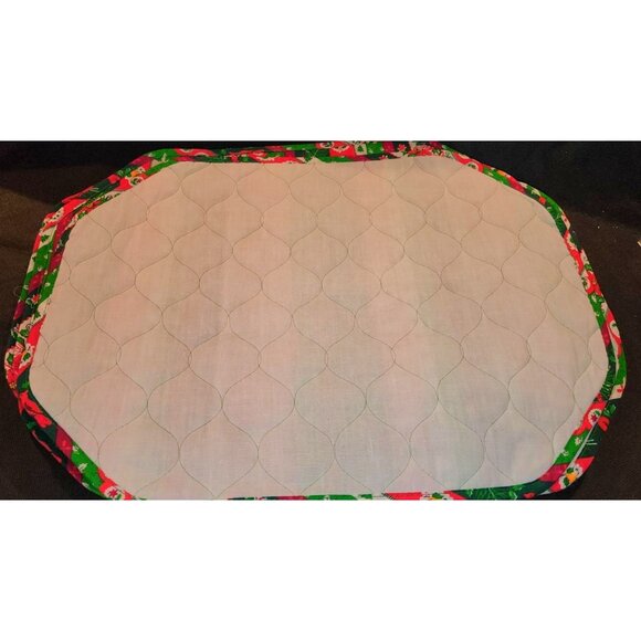 NOS Set Of 16 Quilted Christmas Themed Placemats Napkins Festive Pattern - Picture 6 of 7